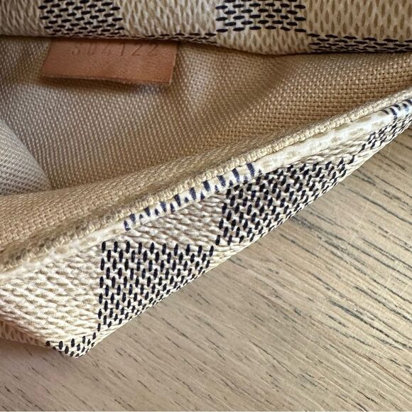 Louis Vuitton Damier Azur Totally MM Bag - Picture 13 of 14